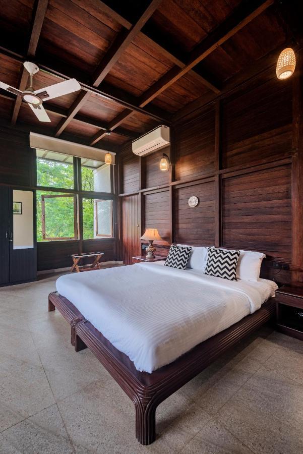 Saffronstays Boulevard Loghouse - A Wooden Chalet Amidst Nature Kārli Esterno foto